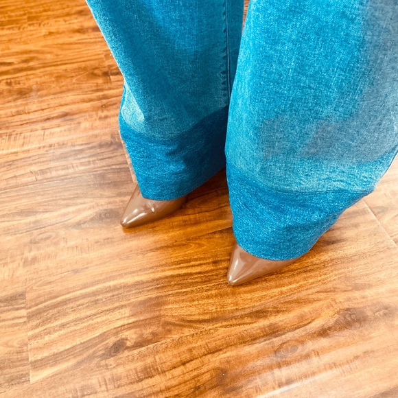 Meet your Posher, Ell - Picture 1 of 1